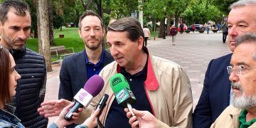 Román creará una nueva piscina cubierta de 50 metros (de competición), una pista de tenis cubierta y una cubierta en la grada de los nuevos campos de fútbol de la Fuente de la Niña
