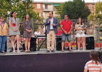 Alberto Rojo pregona las fiestas de El Alamín y destaca la importancia que tienen los barrios para reforzar el sentimiento de pertenencia y la convivencia