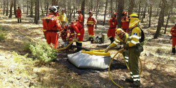 El Gobierno de Castilla-La Mancha envía cuatro medios aéreos y 12 profesionales para colaborar en la extinción del incendio forestal de Tarragona