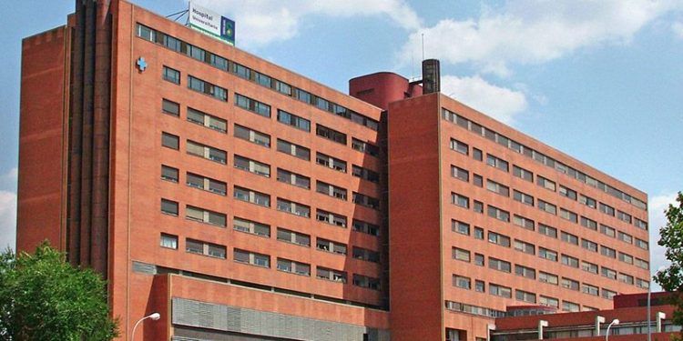 Ingresada por un posible desequilibrio mental una mujer en Guadalajara tras agredir a un camarero y a una Policía Local