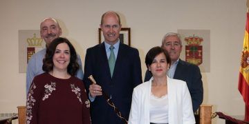 Javier del Río toma posesión como alcalde de Pareja por sexta vez consecutiva