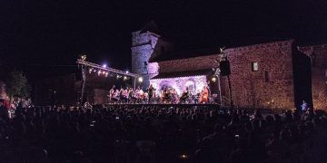 La gala Violas y Luz de Luna hermana a 800 personas de más de 30 pueblos de Guadalajara y Soria
