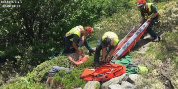 La Guardia Civil rescata a un senderista tras una noche al borde de la muerte en El Cardoso de la Sierra