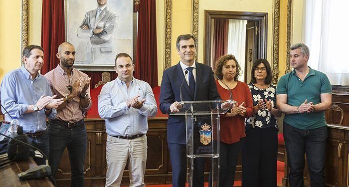 Román se despide con la cabeza alta y asegurando que Cs “ha cavado su propia tumba” al “venderse” a cambio de puestos y dinero