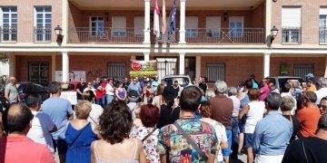 Vox vuelve a liderar la oposición vecinal de Villanueva de la Torre a la apertura del centro de menores, haciendo frente a las presiones y amenazas de PSOE y Ciudadanos