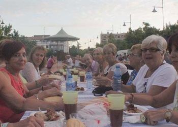 Barbacoa y copla española para la cena de los jubilados en Cabanillas Barbacoa y copla española para la cena de los jubilados en Cabanillas