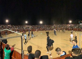 Lleno total para la suelta nocturna de vaquillas en la Plaza de Toros de Cabanillas Lleno total para la suelta nocturna de vaquillas en la Plaza de Toros de Cabanillas