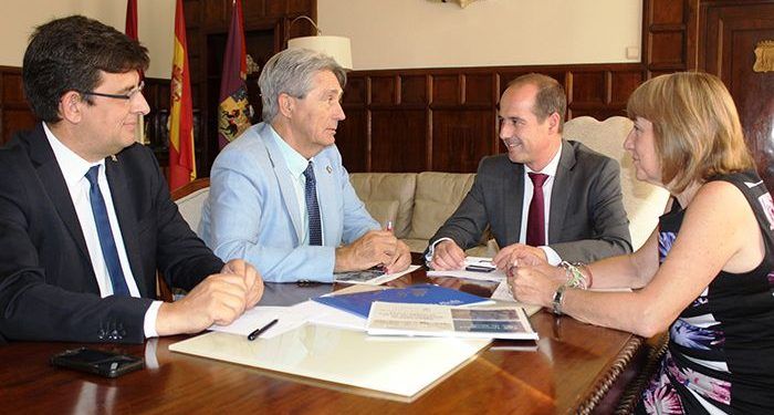 El alcalde de Guadalajara se compromete a que la cesión a la Universidad de los terrenos del futuro Campus sea efectiva este mes de julio