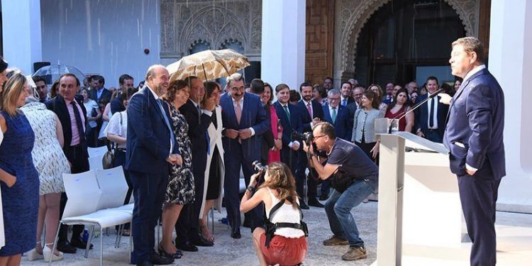 El presidente de Castilla-La Mancha pide a los miembros de su gobierno “jerarquía” con la gente importante y “cercanía” con los ciudadanos