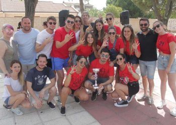 El Kaos dona a la Fundación Aladina su premio de los Juegos Interpeñas