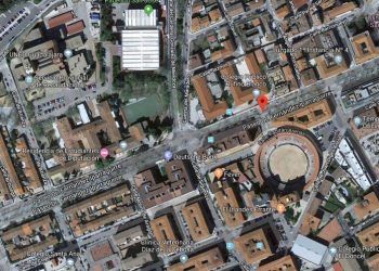 Fernández Iparraguirre cierra al tráfico 48 horas en sus números pares para permitir el arreglo del respiradero del parking de Santo Domingo   
