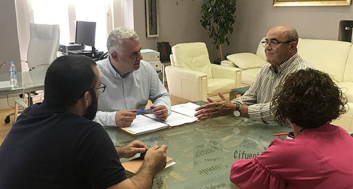José Luis Vega empieza a recibir a los alcaldes de los pequeños municipios de la provincia