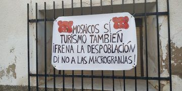 Los pueblos limítrofes a la Villa Romana de Noheda se llanan de pancartas para frenar la macrogranja proyectada