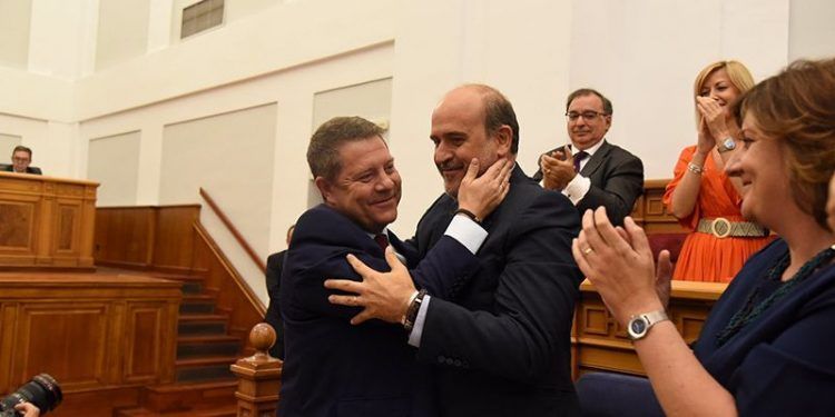 Page es elegido presidente de Castilla-La Mancha por mayoría absoluta en las Cortes