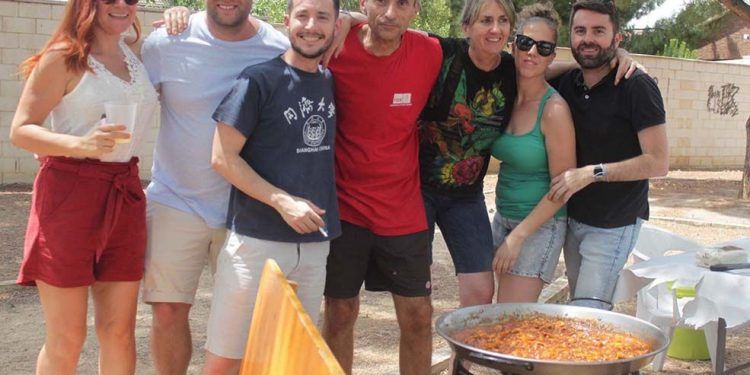 Siete paellas llenan de buen ambiente el parque Buero Vallejo de Cabanillas