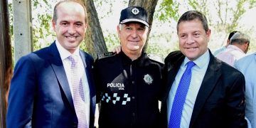 Alberto Rojo agradece públicamente a Julio Establés sus 37 años de dedicación a la ciudad