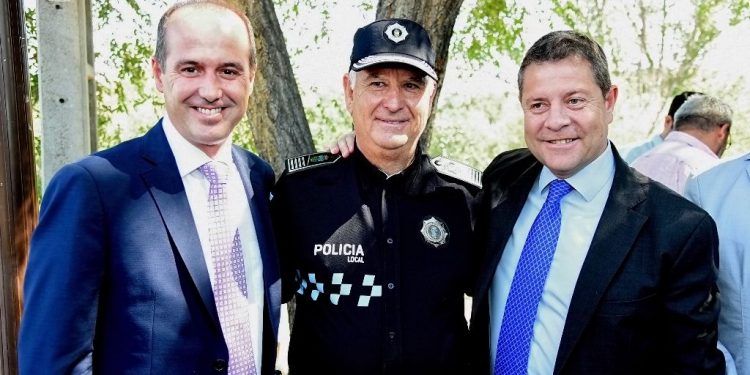 Alberto Rojo agradece públicamente a Julio Establés sus 37 años de dedicación a la ciudad