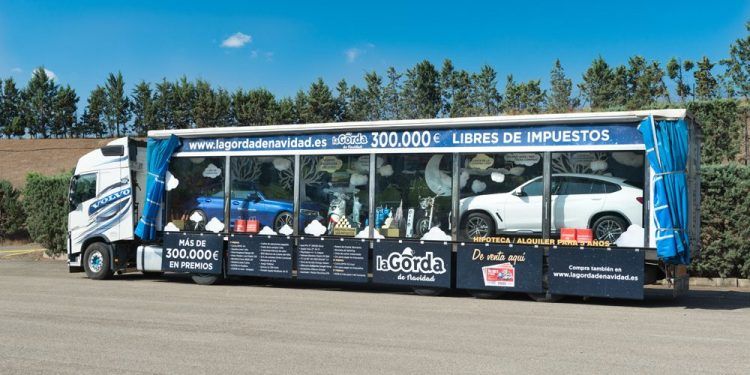 La Gorda, el camión de regalos más grande de Europa, visita el Área 103 y a beneficio de Nipace