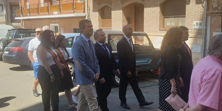 Carnicero y Engonga acompañan a los vecinos de Iriépal durante la Santa Misa y procesión de sus fiestas patronales