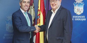 El Ayuntamiento de Guadalajara renueva su compromiso con Caixabank para la celebración del Día de la Bicicleta