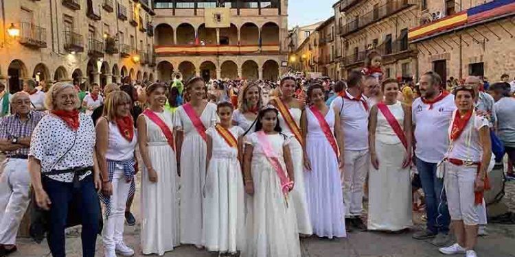 El chupinazo anuncia que Sigüenza ya está de fiesta El chupinazo anuncia que Sigüenza ya está de fiesta