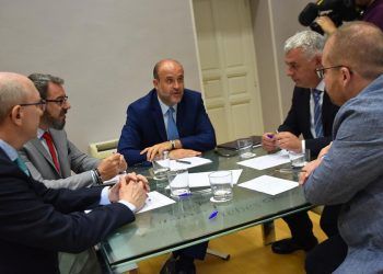 El Gobierno regional aboga por la coordinación entre administraciones para abordar la brecha “digital y financiera” en zonas despobladas