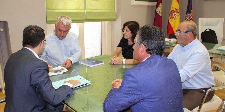 Primera reunión de trabajo entre la presidenta de CEOE-Cepyme Guadalajara y el presidente de la Diputación