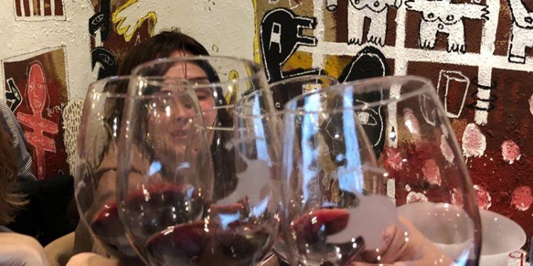 Más de 800 personas, de entre 25 y 40 años, se han introducido en la cultura del vino a través de las catas comentadas de la Fundación Tierra de Viñedos Más de 800 personas, de entre 25 y 40 años, se han introducido en la cultura del vino a través de las catas comentadas de la Fundación Tierra de Viñedos