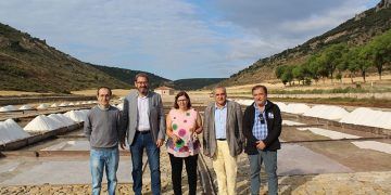 Robles visita las Salinas de San Juan y destaca las posibilidades económicas de la iniciativa para comercializar la flor de sal