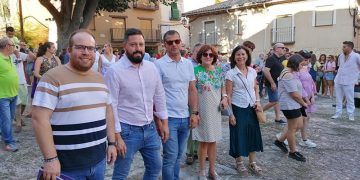Rubén García destaca la pujanza turística de Brihuega en la Procesión de la Cera