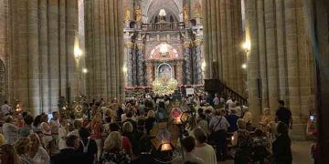 Una multitudinaria Procesión de los Faroles despide los actos religiosos de las fiestas de San Roque y la Virgen de la Mayor