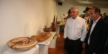 El Centro San José acoge hasta octubre dos exposiciones con obras de arte decorativas y conceptuales