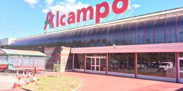 FeSMC UGT recoge firmas en los comercios de CLM para cerrar como máximo a las 15:00 horas los días 24 y 31 de diciembre