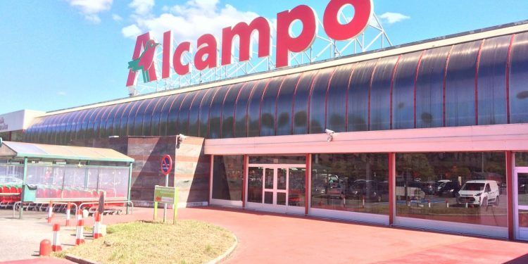 FeSMC UGT recoge firmas en los comercios de CLM para cerrar como máximo a las 15:00 horas los días 24 y 31 de diciembre