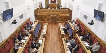 Las Cortes de Castilla-La Mancha piden al Gobierno central “la convocatoria urgente” del Consejo de Política Fiscal y Financiera