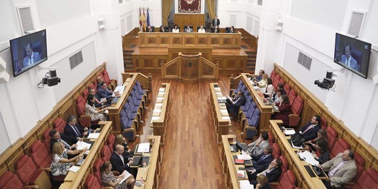 Las Cortes de Castilla-La Mancha piden al Gobierno central “la convocatoria urgente” del Consejo de Política Fiscal y Financiera