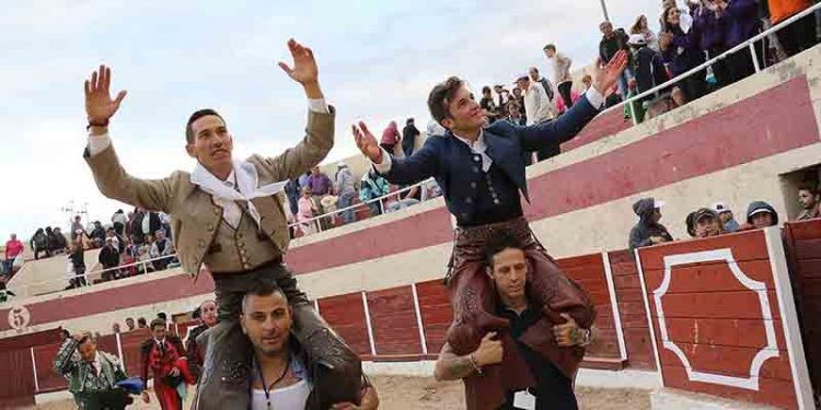 Pencho Solano y Daniel Galán abren la Puerta Grande de La Coqueta Pencho Solano y Daniel Galán abren la Puerta Grande de La Coqueta
