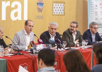 El alcalde de Guadalajara muestra el apoyo del Ayuntamiento al FESCIGU El alcalde de Guadalajara muestra el apoyo del Ayuntamiento al FESCIGU