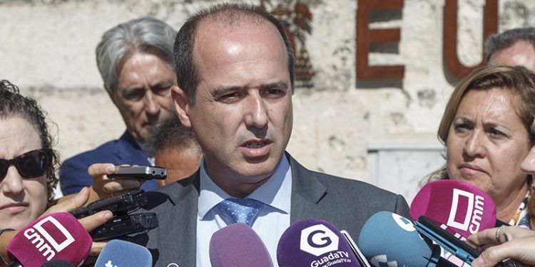 Alberto Rojo creará una mesa técnica de trabajo para coordinar todas las medidas dirigidas al entorno del nuevo campus