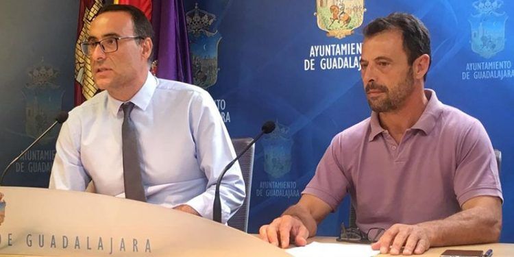 Vox ruega “que el Ayuntamiento impida el uso inadecuado de las tarjetas de autorización especial para estacionar por parte de los concejales” Vox ruega “que el Ayuntamiento impida el uso inadecuado de las tarjetas de autorización especial para estacionar por parte de los concejales”