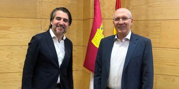 El Gobierno regional analiza iniciativas que incentivan la creación de empresas en municipios despoblados