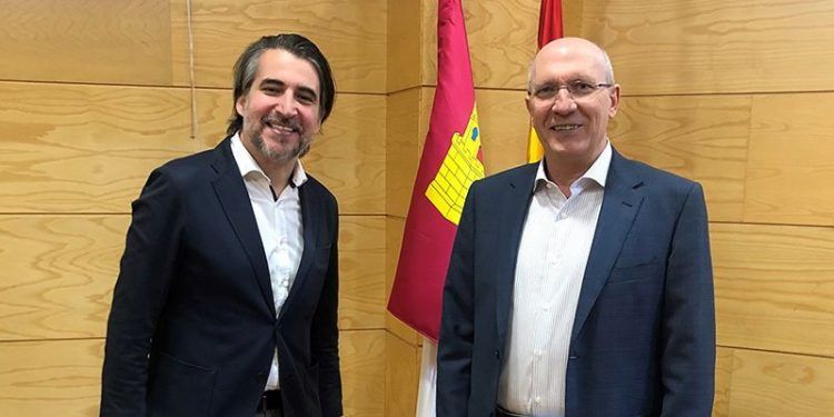 El Gobierno regional analiza iniciativas que incentivan la creación de empresas en municipios despoblados