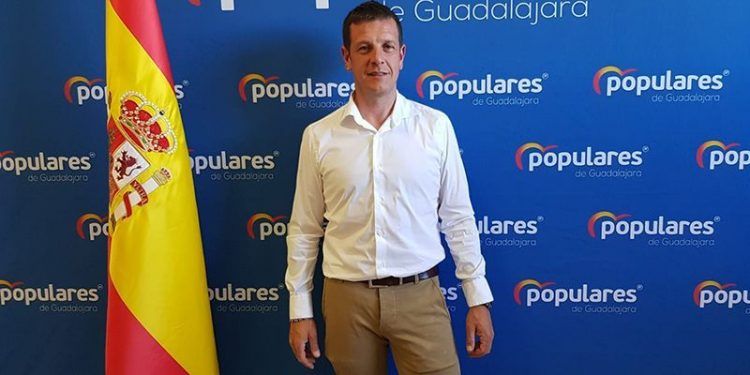 El PP de Fontanar ante la gravedad de los hechos investigados exige a la concejal del PSOE “que se aparte de sus funciones” El PP de Fontanar ante la gravedad de los hechos investigados exige a la concejal del PSOE “que se aparte de sus funciones”