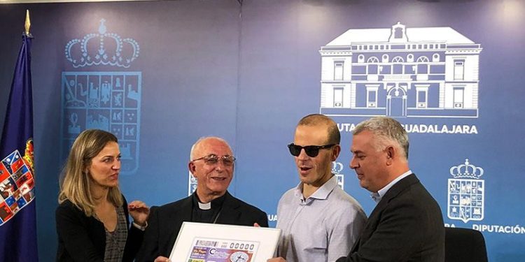 El Reloj de la Catedral de Sigüenza ‘da la hora’ en el cupón de la ONCE El Reloj de la Catedral de Sigüenza ‘da la hora’ en el cupón de la ONCE