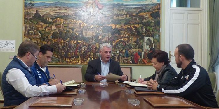 José Luis Vega firma convenios con seis entidades para promover el deporte en Guadalajara