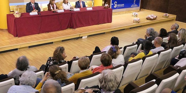 La jornada de puertas abiertas en el Hospital de Guadalajara en torno a cáncer de mama volvió a ser el escenario para compartir conocimiento y experiencias en torno a esta enfermedad La jornada de puertas abiertas en el Hospital de Guadalajara en torno a cáncer de mama volvió a ser el escenario para compartir conocimiento y experiencias en torno a esta enfermedad