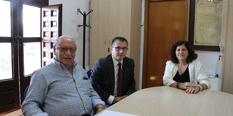 La presidenta de CEOE-Cepyme Guadalajara y el alcalde de Horche estudian acciones conjuntas ante los continuos cortes de luz La presidenta de CEOE-Cepyme Guadalajara y el alcalde de Horche estudian acciones conjuntas ante los continuos cortes de luz