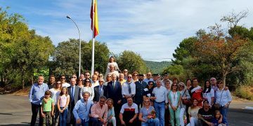 La Urbanización Las Anclas ya luce la bandera nacional