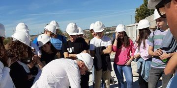 Los alumnos del Colegio Salesiano de Guadalajara celebran el día  Internacional de la Arquitectura