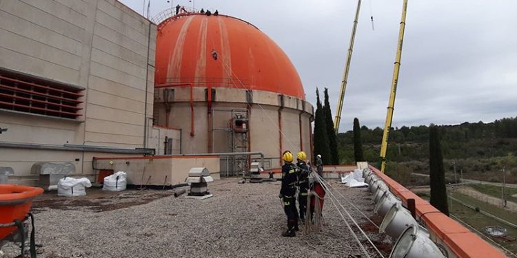 Los bomberos del Consorcio Provincial de Guadalajara realizan un simulacro de rescate en la Central Nuclear José Cabrera, de Zorita